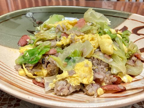 雑穀米冷やご飯とレタスとウィンナーの☆チャーハン